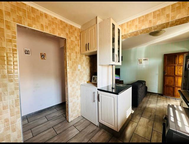 2 BEDROOM TOWNHOUSE FOR SALE IN CASTLEVIEW